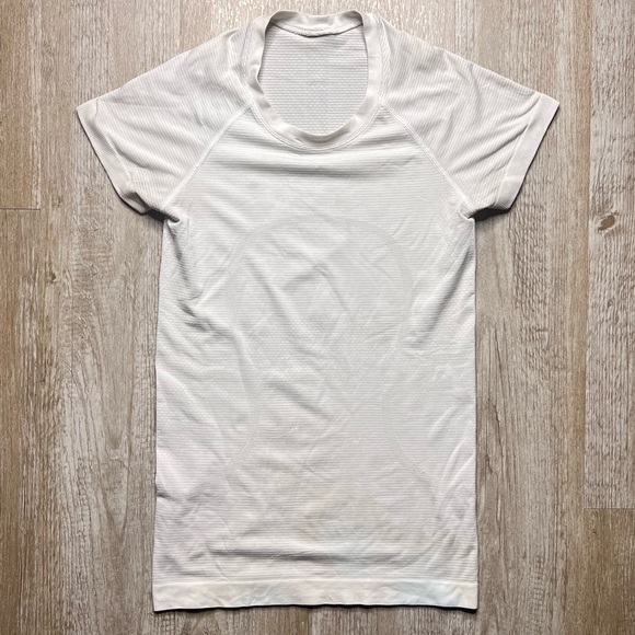 Lululemon swiftly tech t shirt - has flaws - Picture 1 of 6